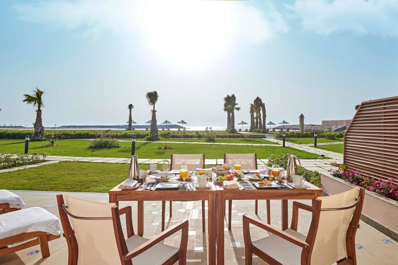 Four Seasons Hotel Alexandria At San Stefano Экстерьер фото The beach at the hotel